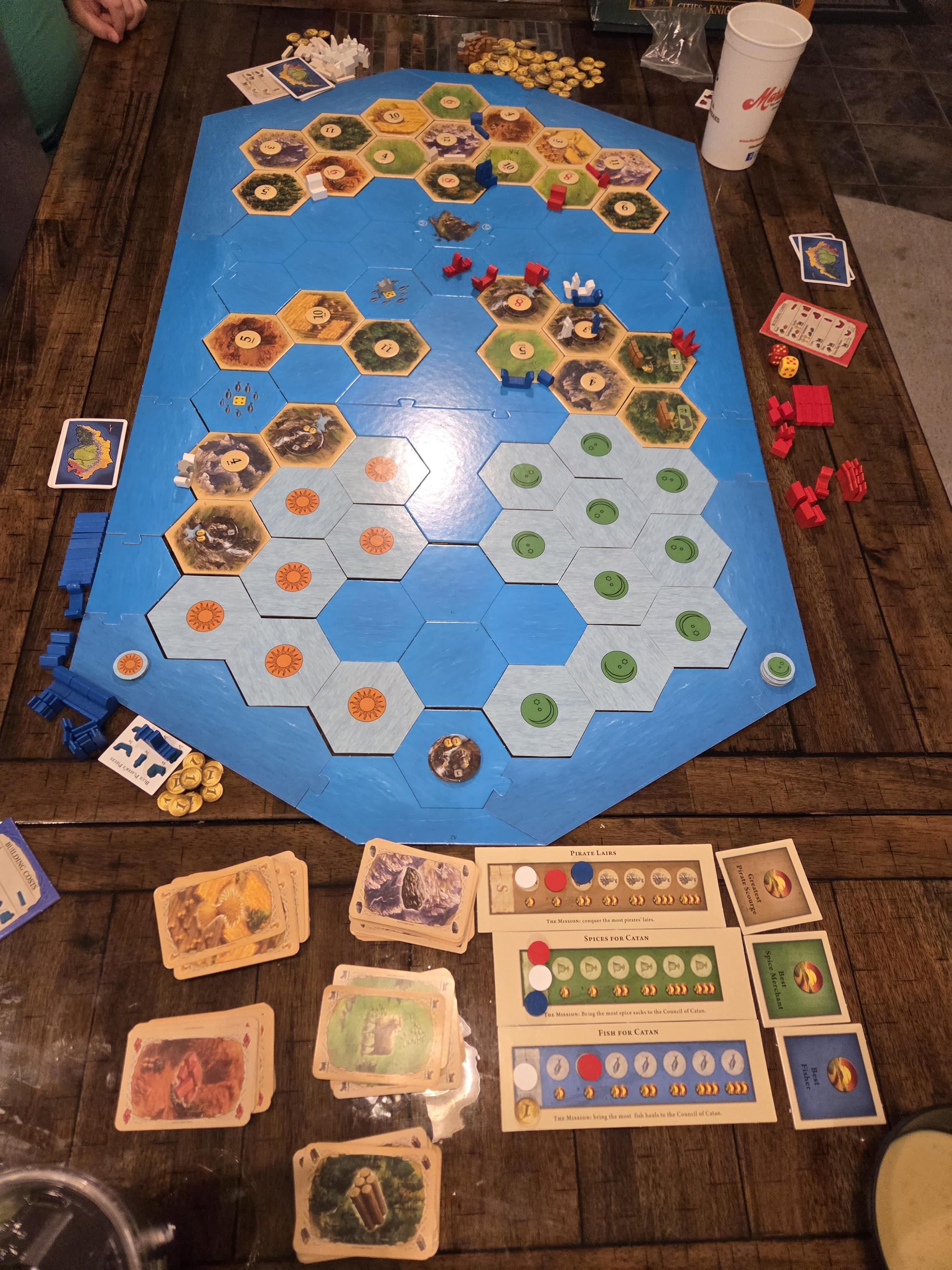 Noche de juegos con los amigos y la familia de Andrews