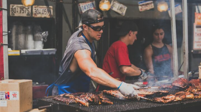 Equipo masculino de barbacoa | Brandon