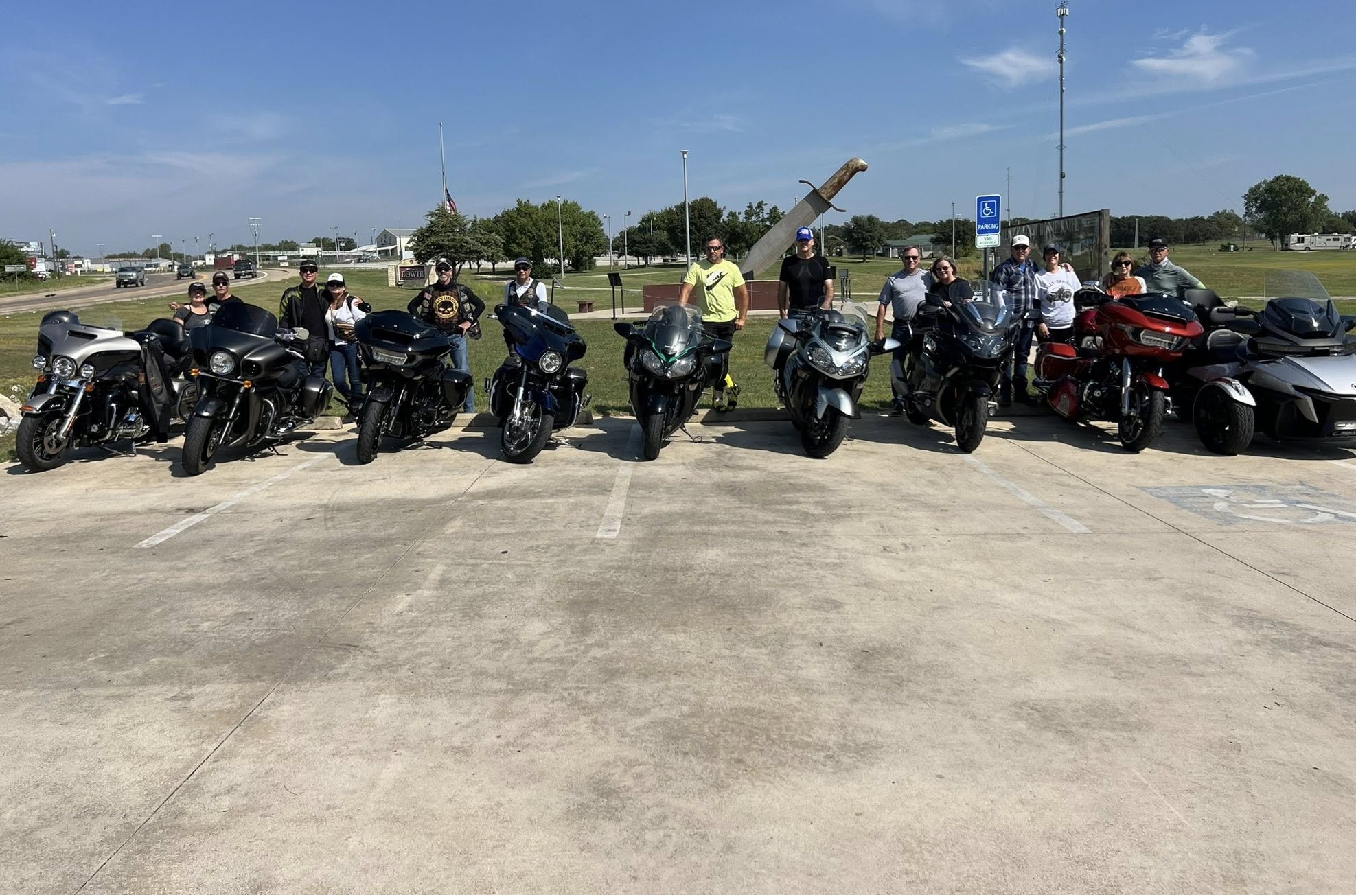 (Varía en DFW) Motocicletas | Gateway Riders | Todd y Debbie Waddle